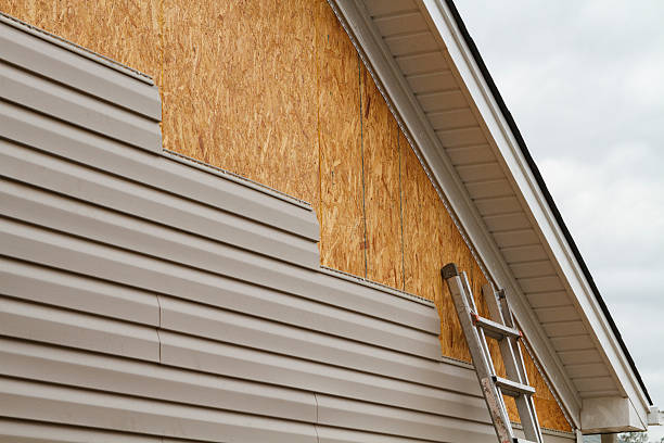 Professional Siding Repair technician working in Durham, OR